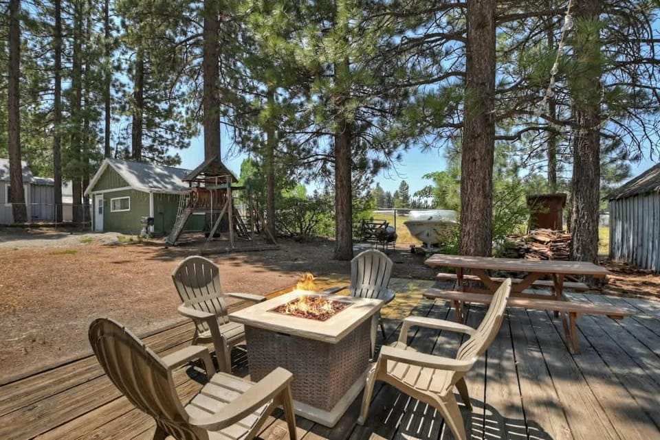 Applewood Cabins & Guest Cabin Near the Village Cabin in Big Bear