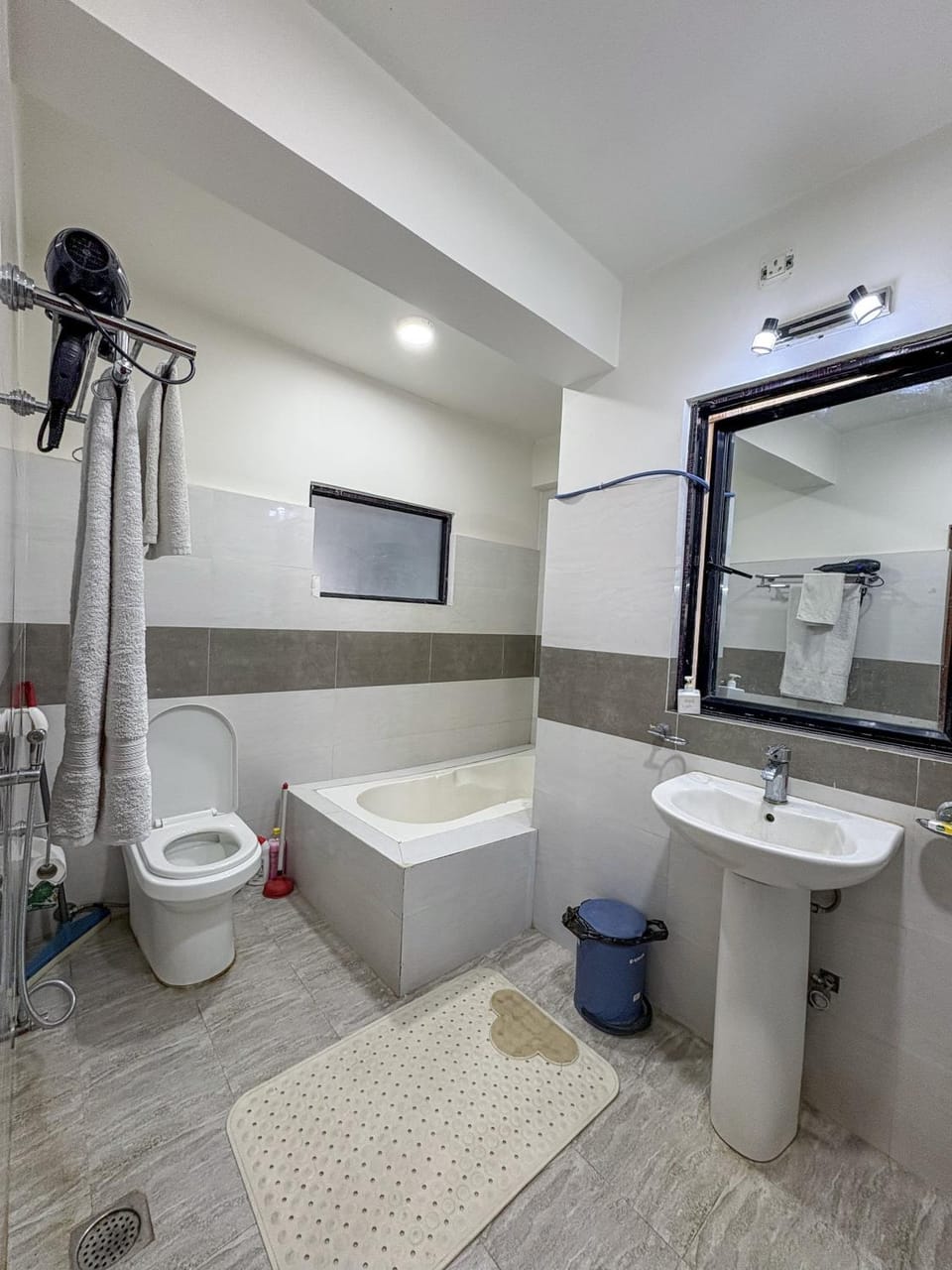 Shower, Bathroom, Bath, towels