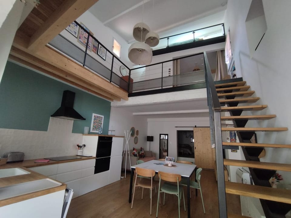 Dining area, kitchen