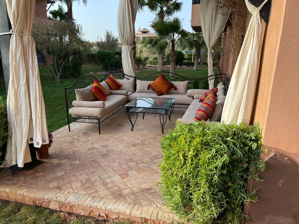 Appartement élégant avec vue sur piscine jardin verdoyant et wifi ultra rapide Apartment in Marrakesh