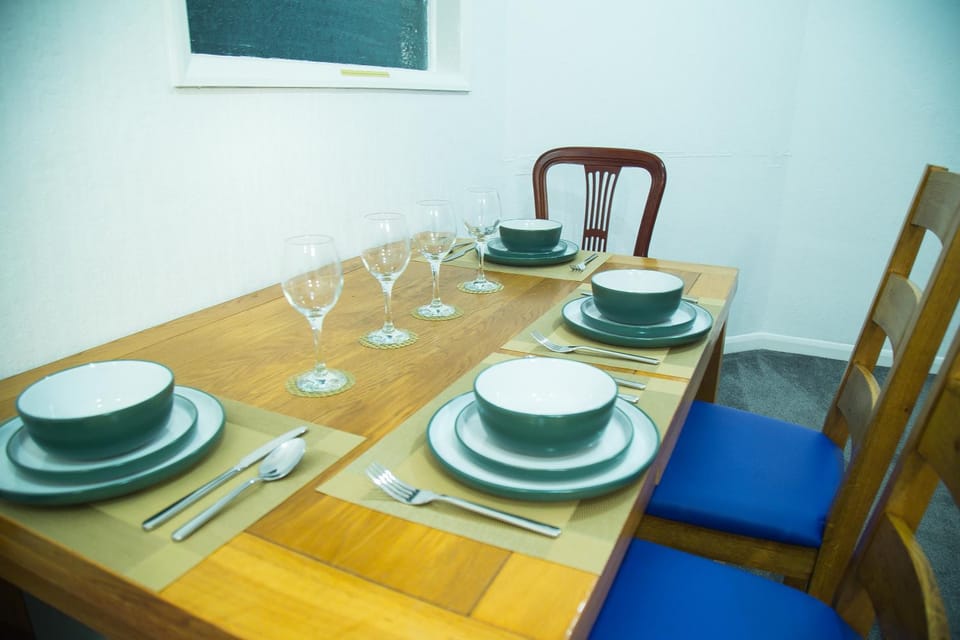 Seating area, Dining area