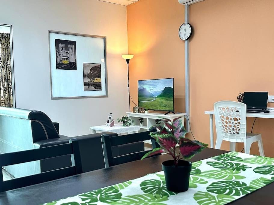 Superb Airport 2BR Suite# Straits Intl School Apartment in Bayan Lepas