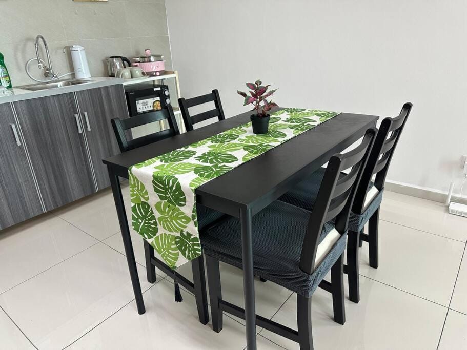 Superb Airport 2BR Suite# Straits Intl School Apartment in Bayan Lepas