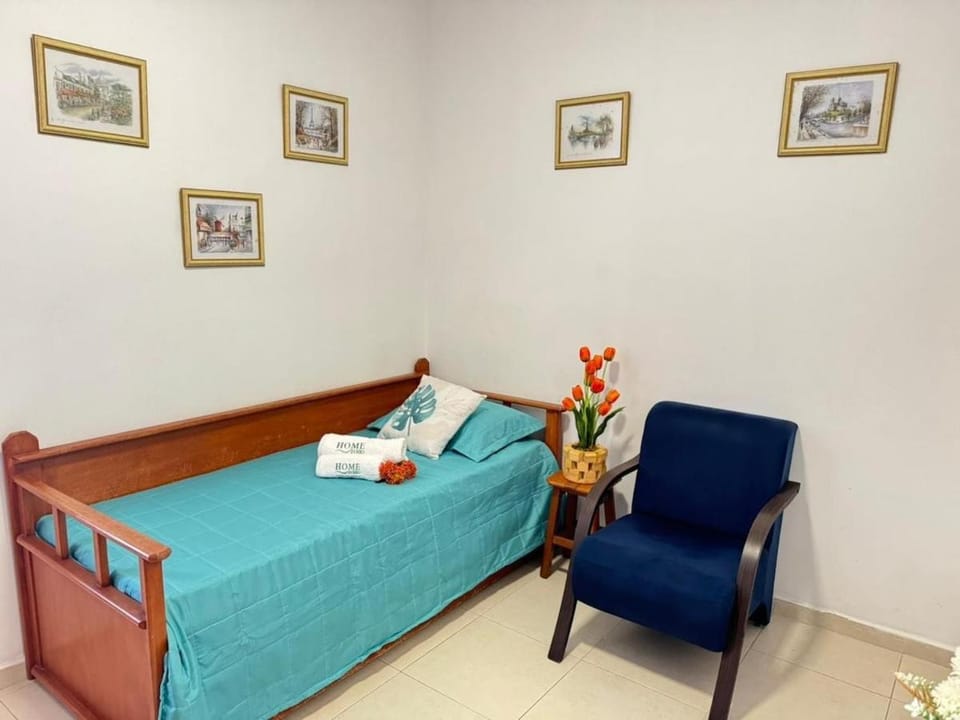 Bed, Living room