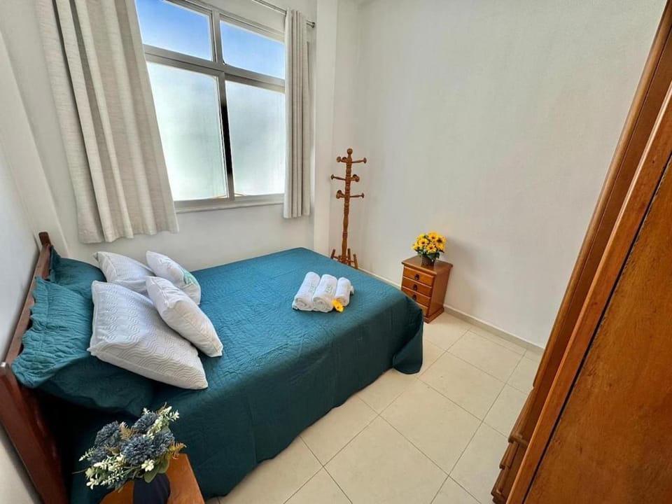 Photo of the whole room, towels