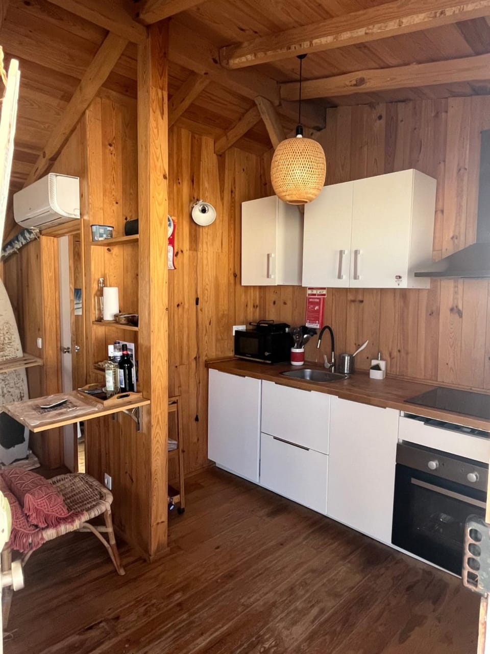Lisbon Beach Hut - Costa Caparica Chalet in Costa da Caparica