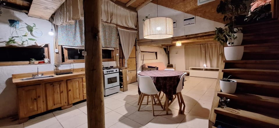 Kitchen or kitchenette, Dining area, oven