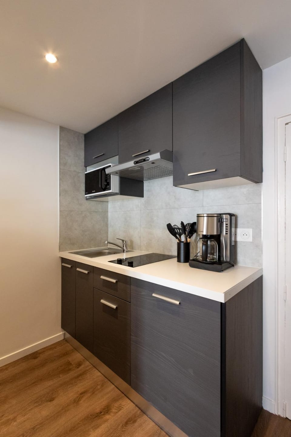 Coffee/tea facilities, stove