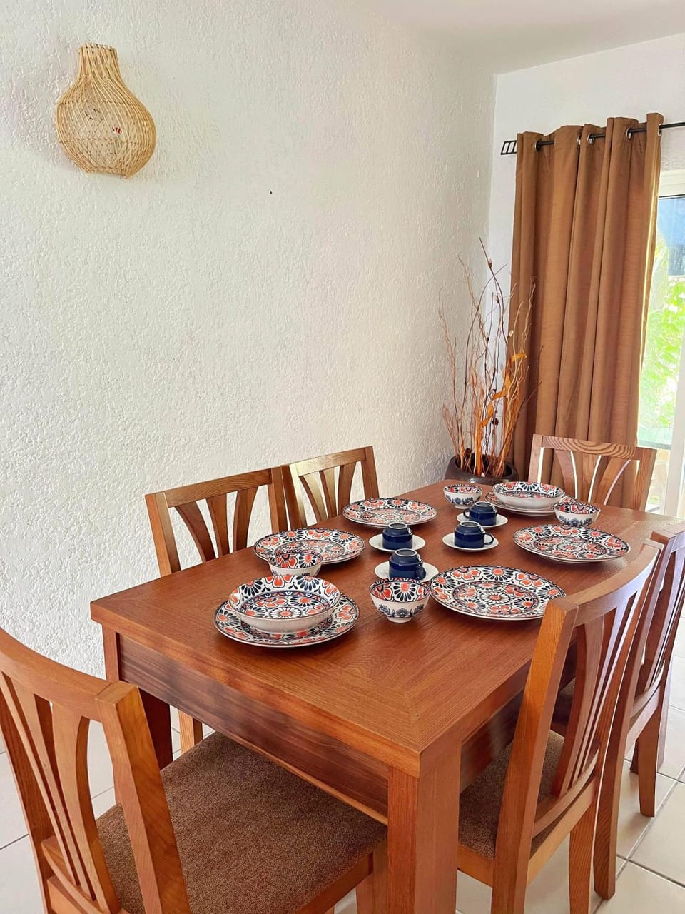 Seating area, Dining area