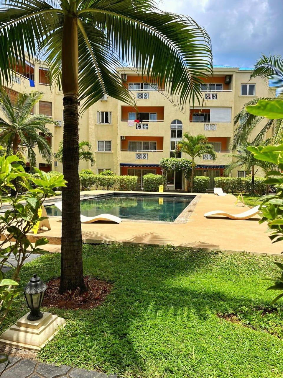Property building, Day, Garden, Garden view, Pool view, Swimming pool, sunbed