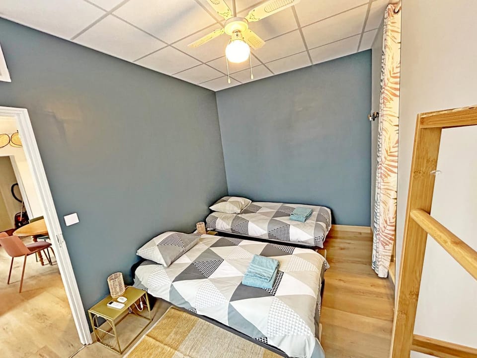 Bed, Bedroom