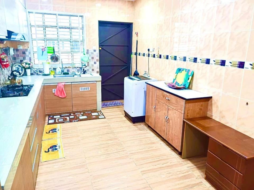 Kitchen or kitchenette, dishwasher, washing machine