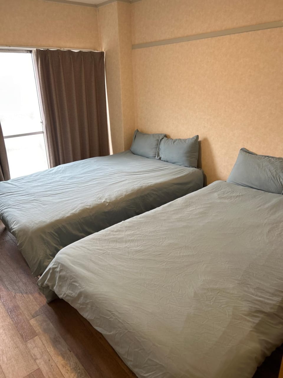 Two bed rooms with three large beds close to Shinsaibashi, Apartment in Osaka