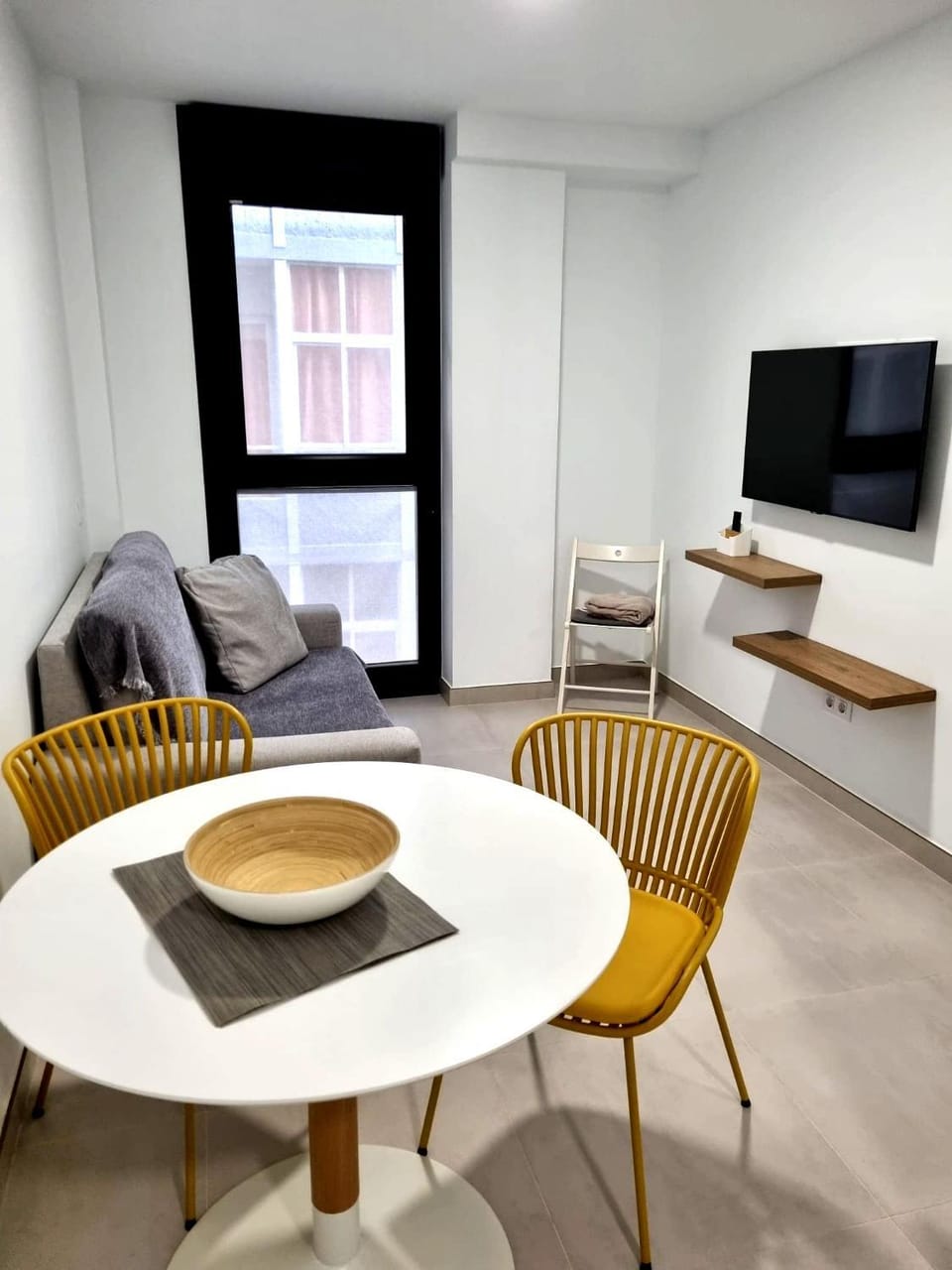 TV and multimedia, Seating area, Dining area