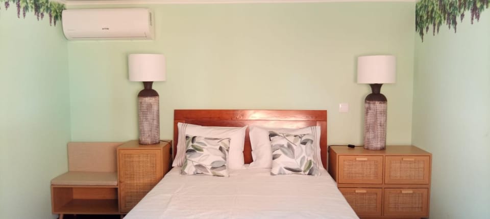 Bedroom, air conditioner