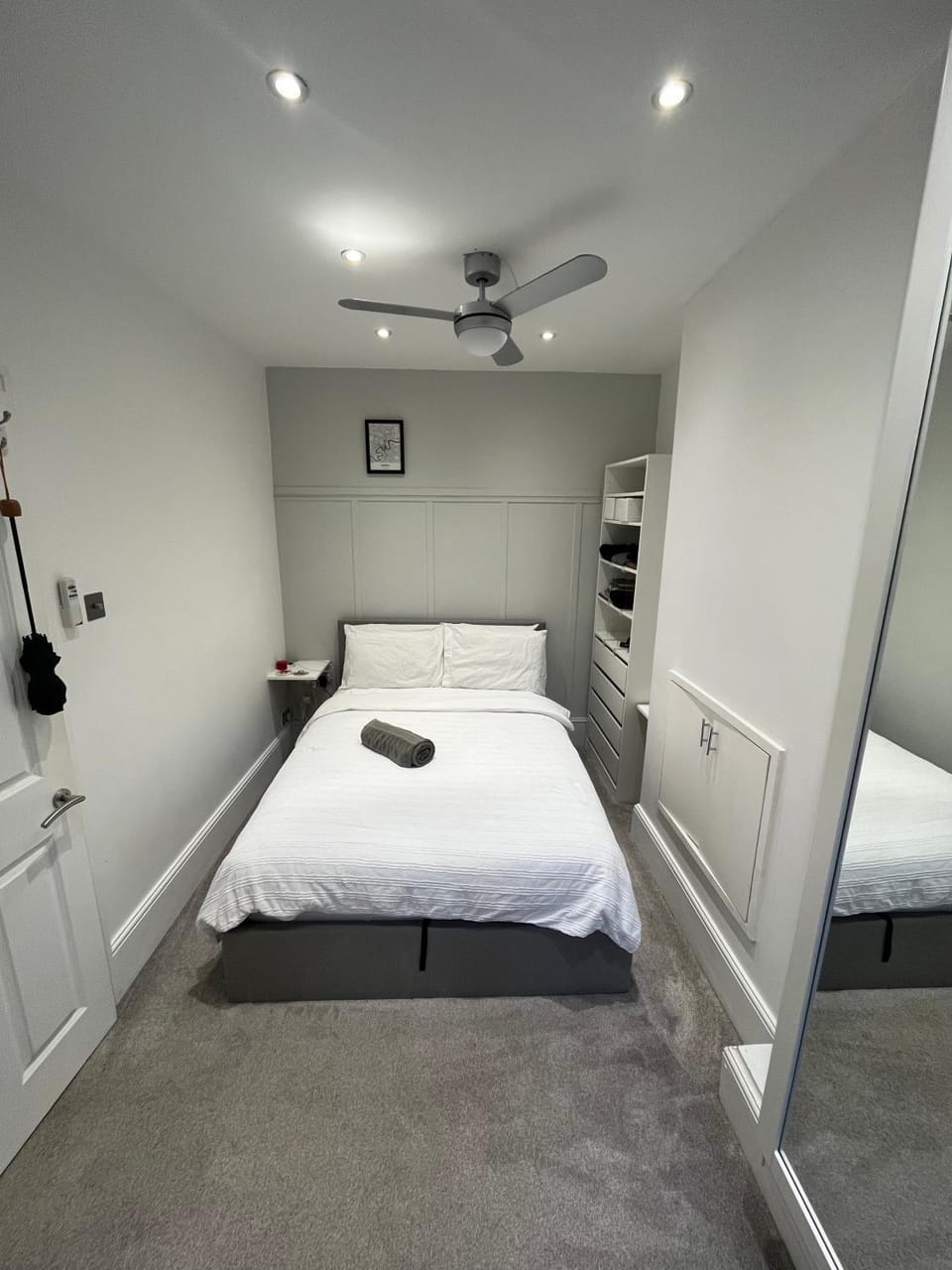 Bed, Photo of the whole room, Bedroom, towels, wardrobe