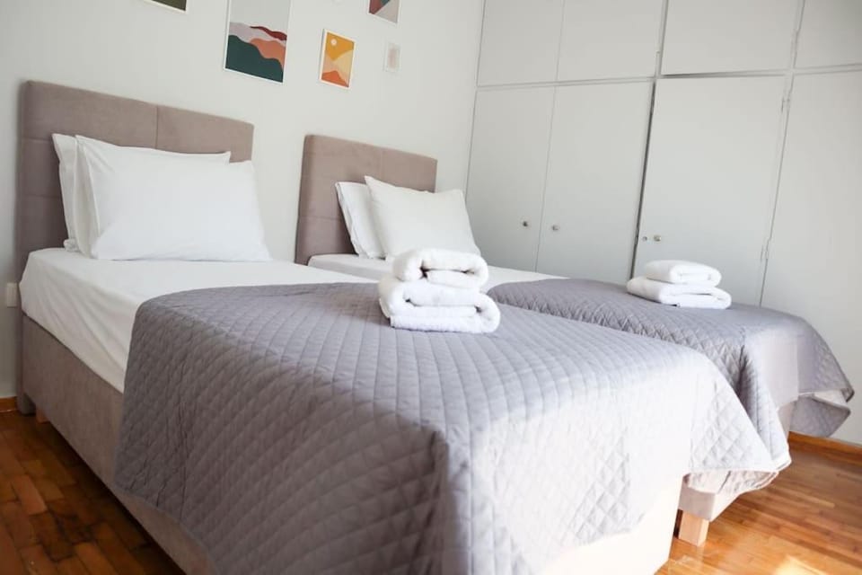 Modern Top Floor Apt, 5min to Acropolis & Plaka Apartment in Athens