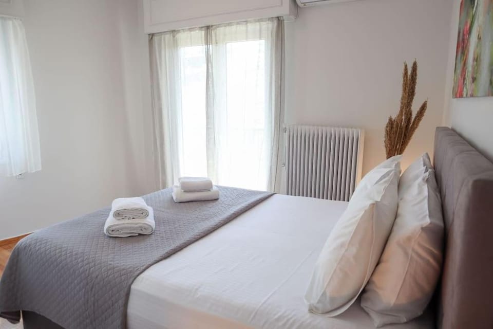 Modern Top Floor Apt, 5min to Acropolis & Plaka Apartment in Athens