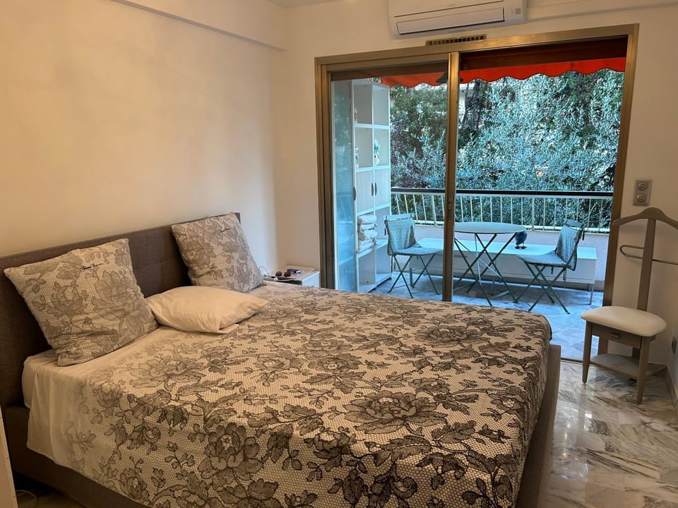 Appartement T2 bord de mer Apartment in Cannes