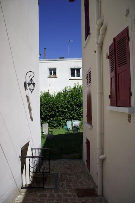 Charmant Vintage Chaville Apartment in Île-de-France