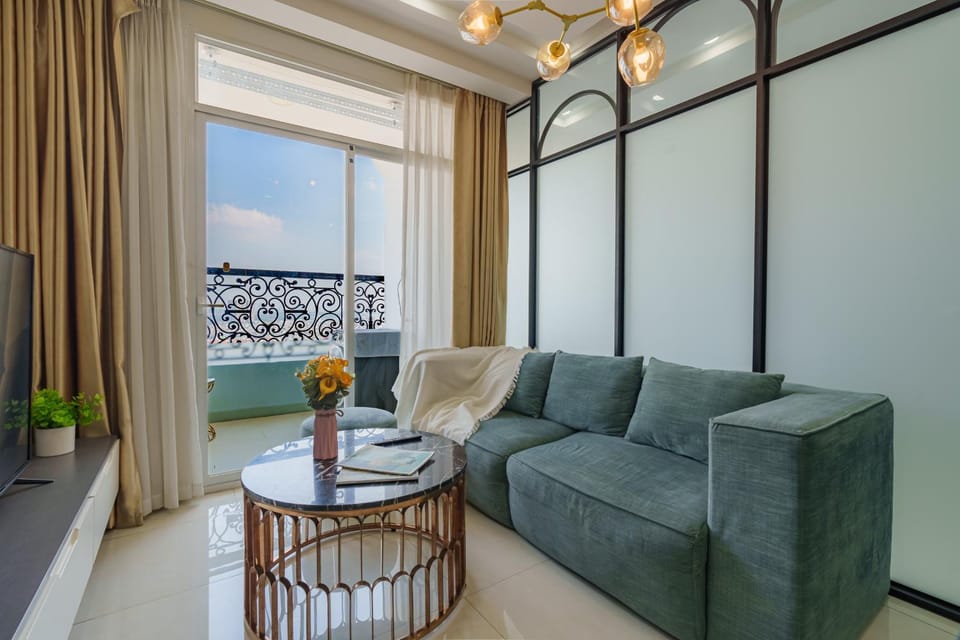 TV and multimedia, View (from property/room), Balcony/Terrace, Living room, Seating area