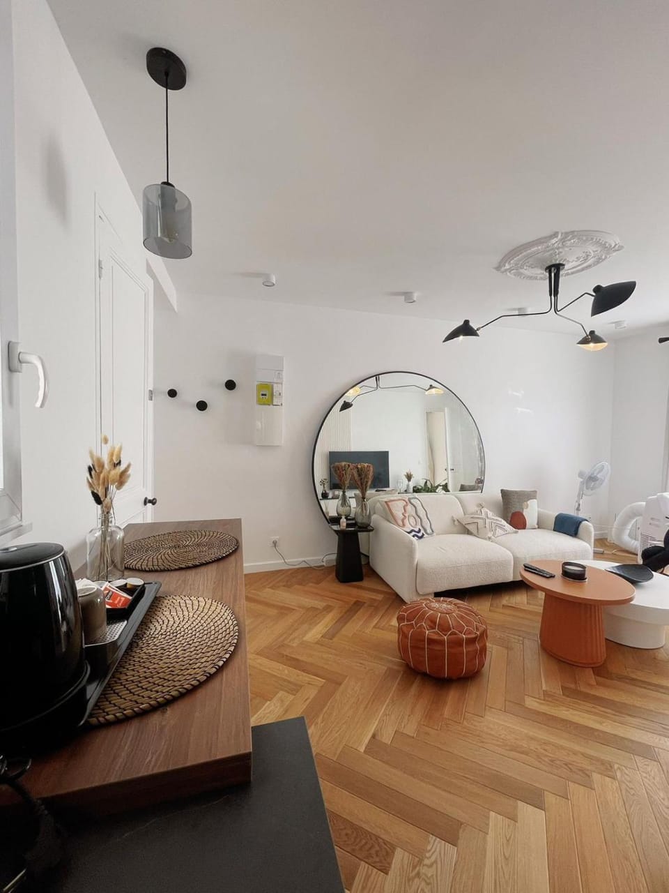 Living room, Seating area