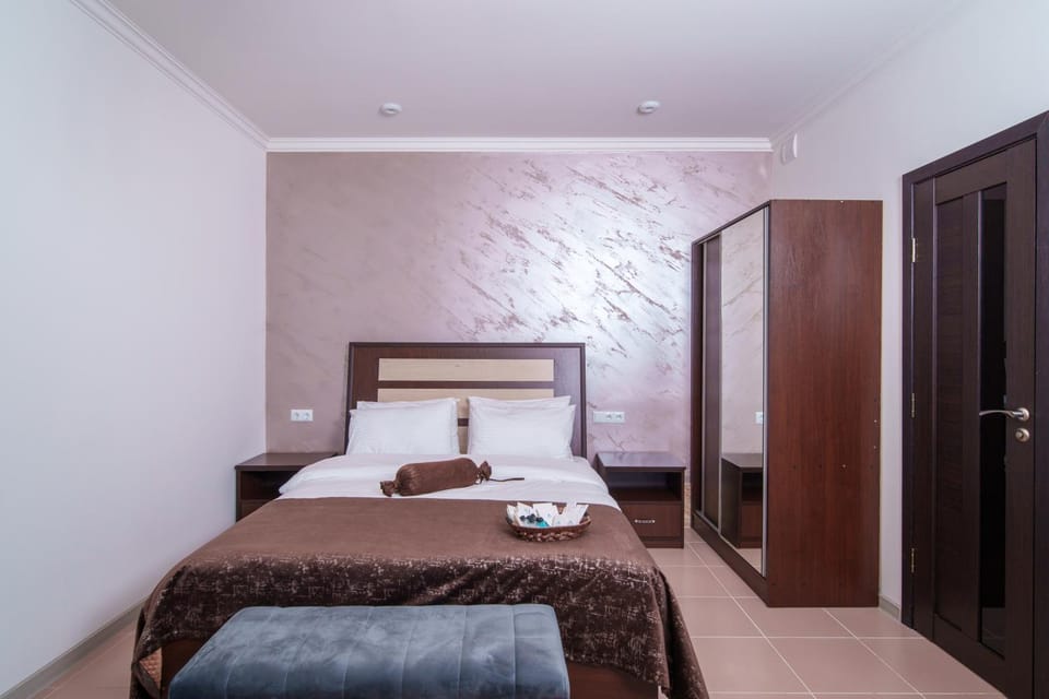 Bed, Photo of the whole room, Bedroom, wardrobe