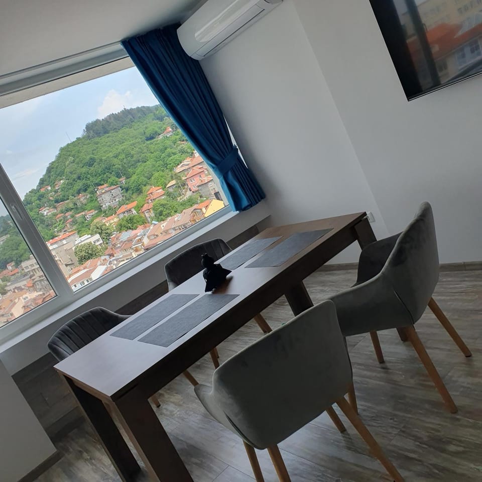 Natural landscape, Dining area, Mountain view