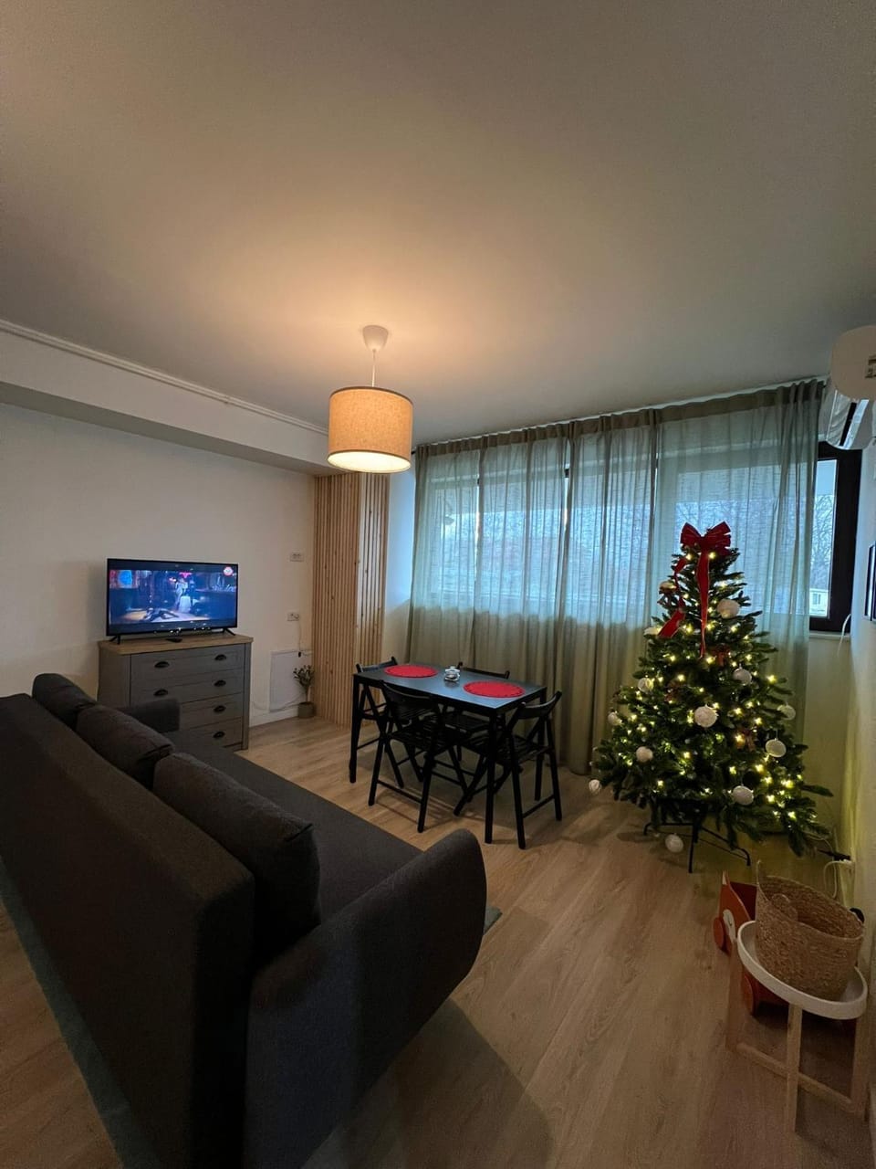 Victoria Condo Otopeni- Self Check-in and Check- out Apartment in Romania