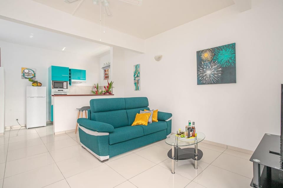 TV and multimedia, Kitchen or kitchenette, Living room