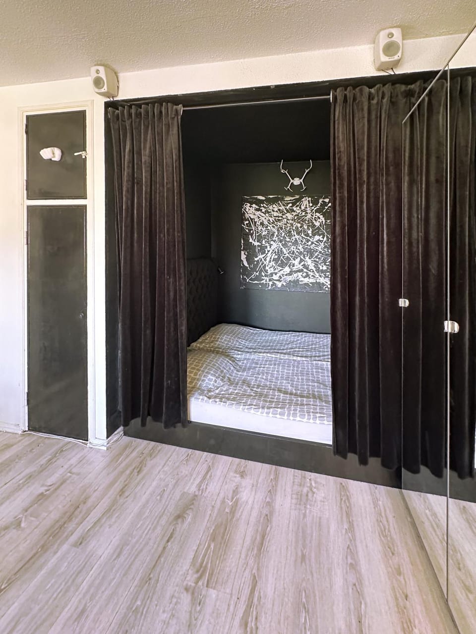 Bed, TV and multimedia, Bedroom, wardrobe