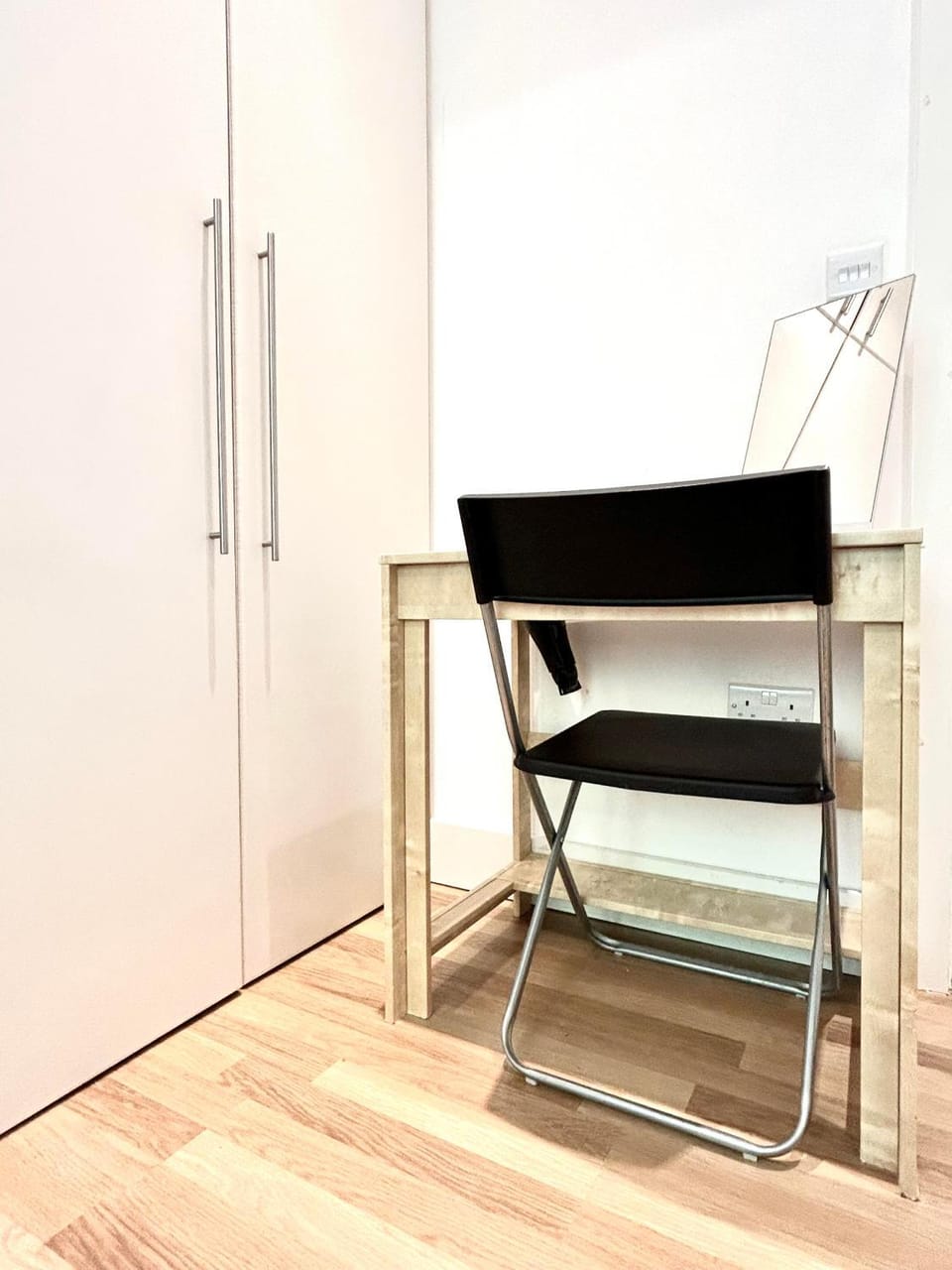 hair dresser, wardrobe