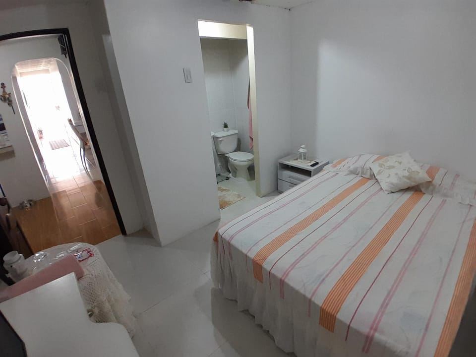 Bed, Bathroom, Photo of the whole room, Bedroom, towels