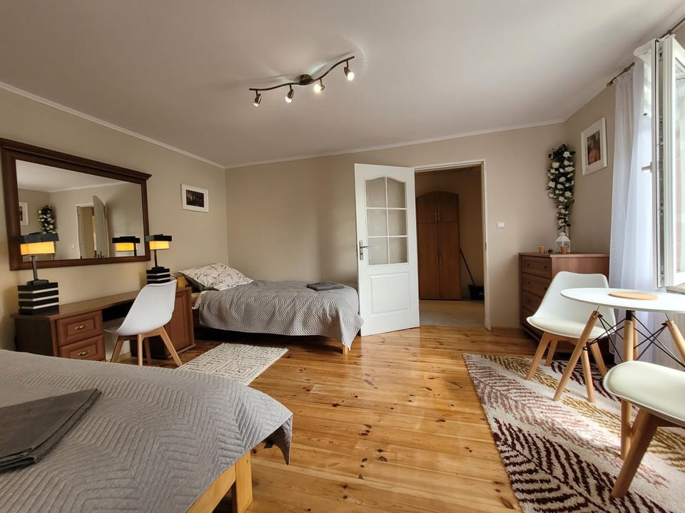 Bed, Seating area, Bedroom