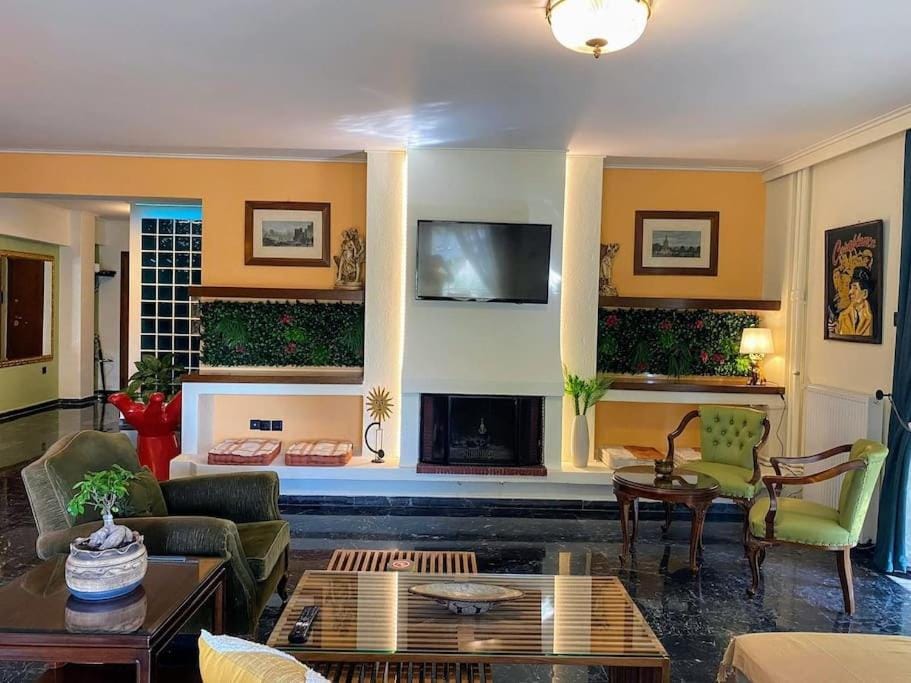 Sarakin's Mansion Luxury Retreat Apartment in Alimos