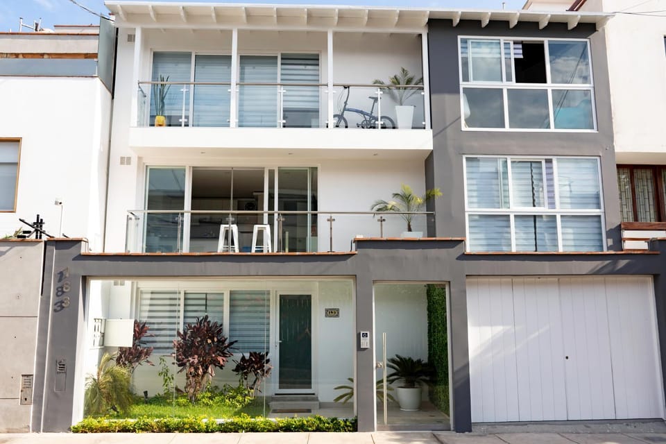 Private Residences by Vibrant Apartment in Barranco