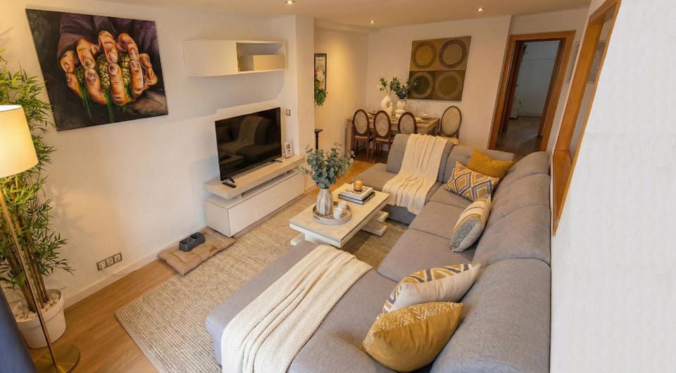 TV and multimedia, Living room, Seating area, Entertainment