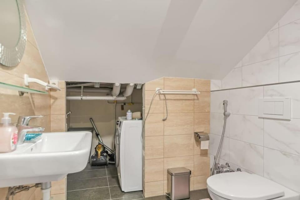 Studio, meublé, jolie terrasse, parking gratuit Apartment in Neuchâtel, Switzerland