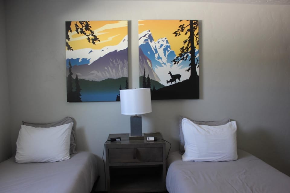 Palooza Basecamp Hotel in Cascade