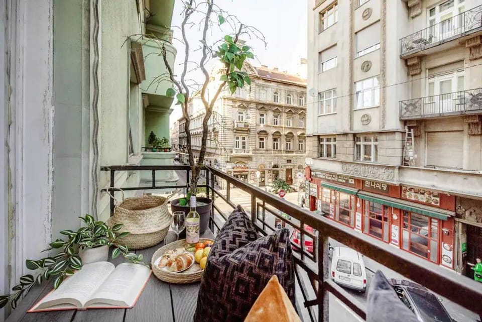 Super Central Cosy 3BR Near NewYork Cafe with Balcony Apartment in Budapest