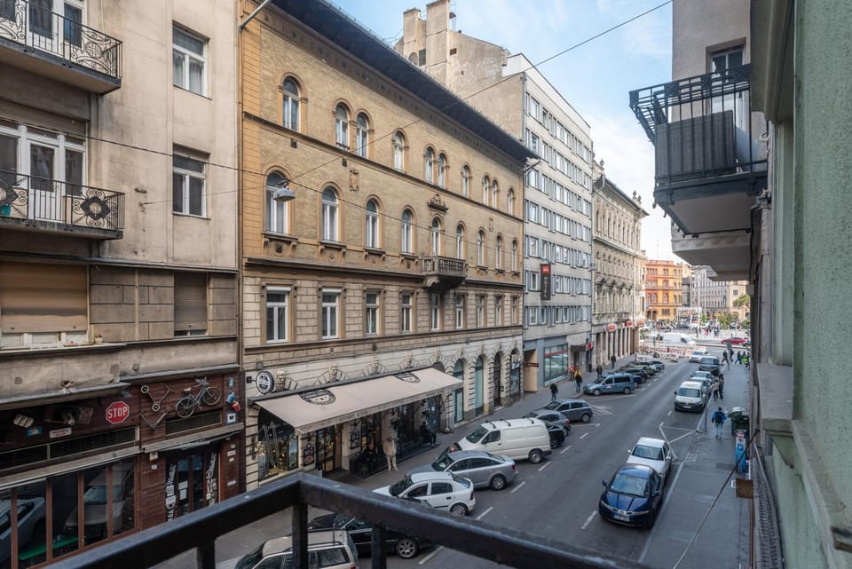 Super Central Cosy 3BR Near NewYork Cafe with Balcony Apartment in Budapest