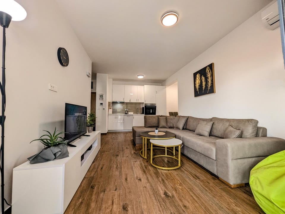 TV and multimedia, Kitchen or kitchenette, Living room, Seating area, minibar