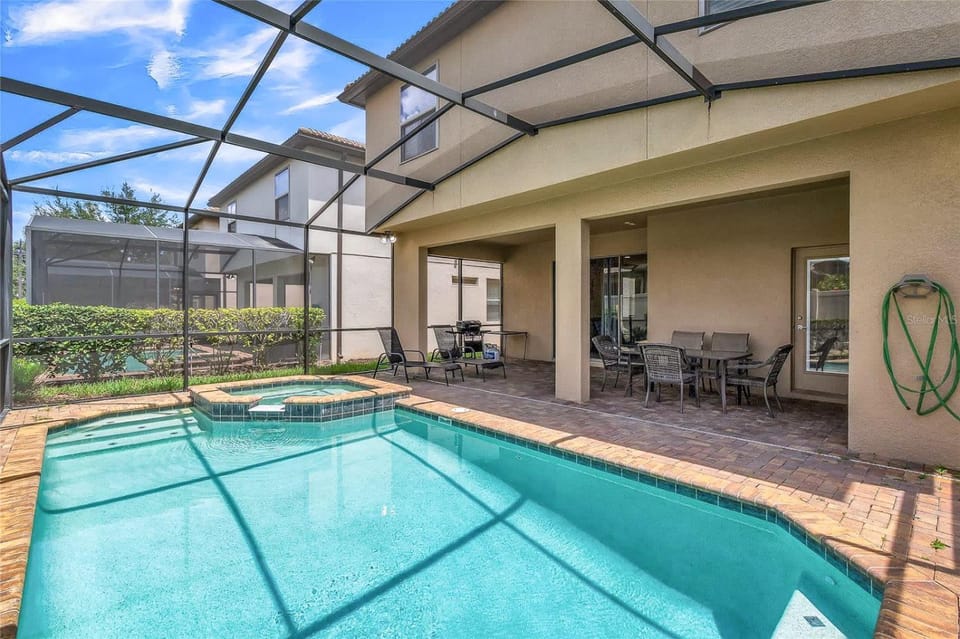 Patio, BBQ facilities, Hot Tub, Dining area, Swimming pool