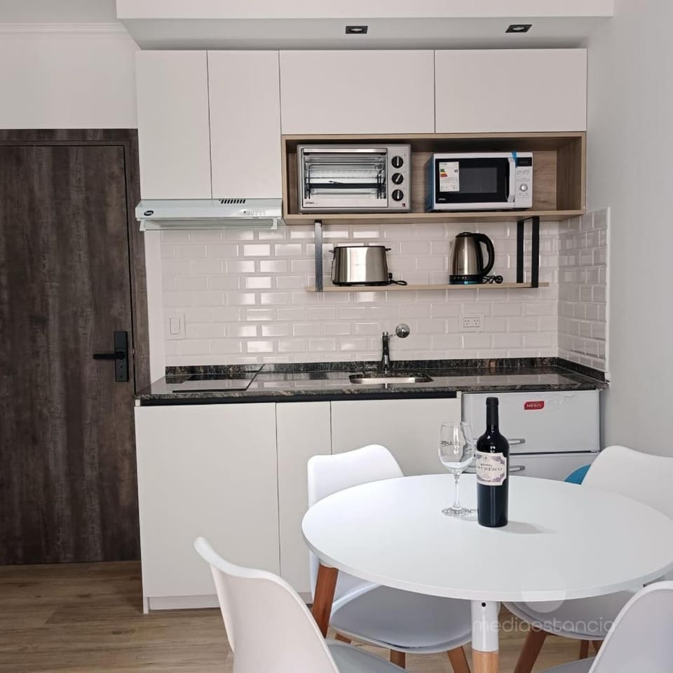 Coffee/tea facilities, Kitchen or kitchenette, microwave, stove, toaster