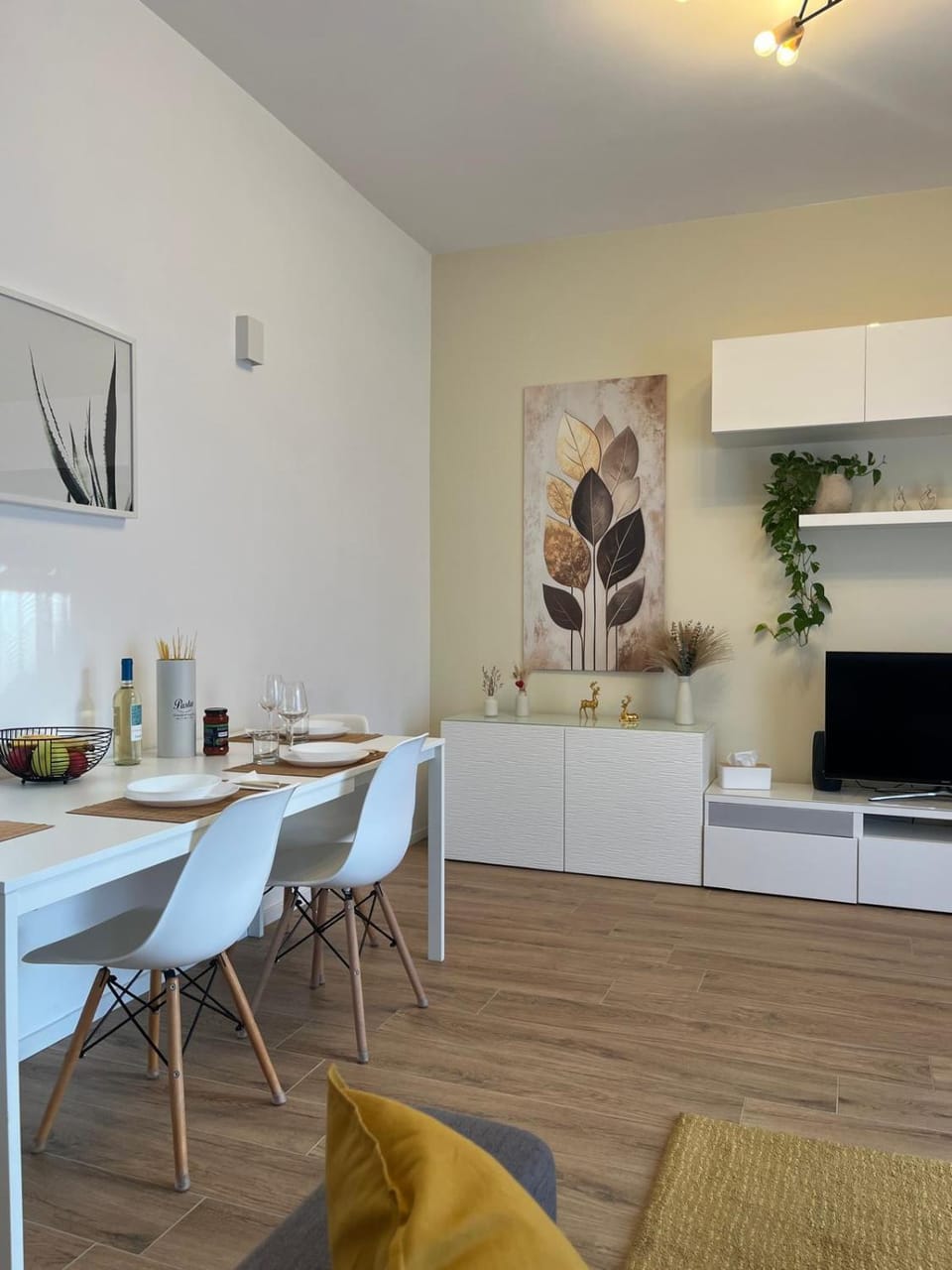 Living room, Lunch