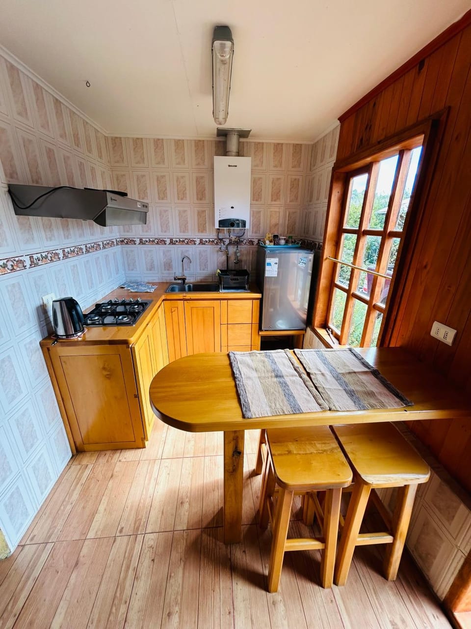 Kitchen or kitchenette, Dining area, dishwasher