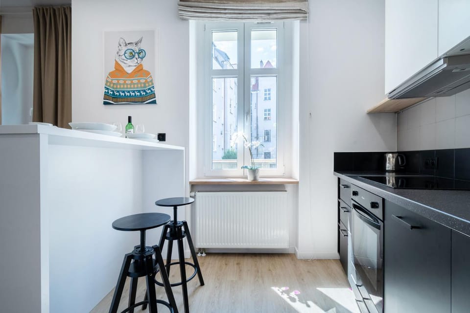 Kitchen or kitchenette, Dining area, dishwasher, minibar, oven, stove