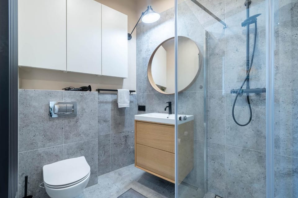 Shower, Toilet, Bathroom, towels