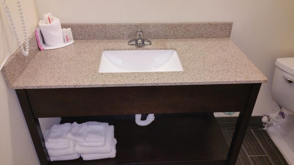 Bathroom, towels