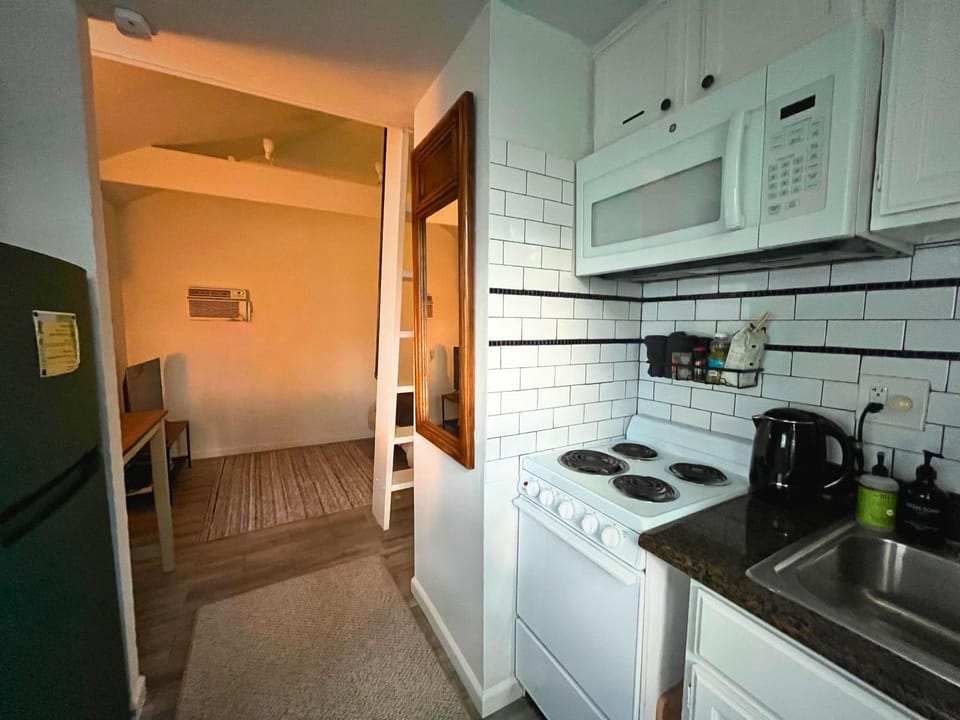 Coffee/tea facilities, kitchen